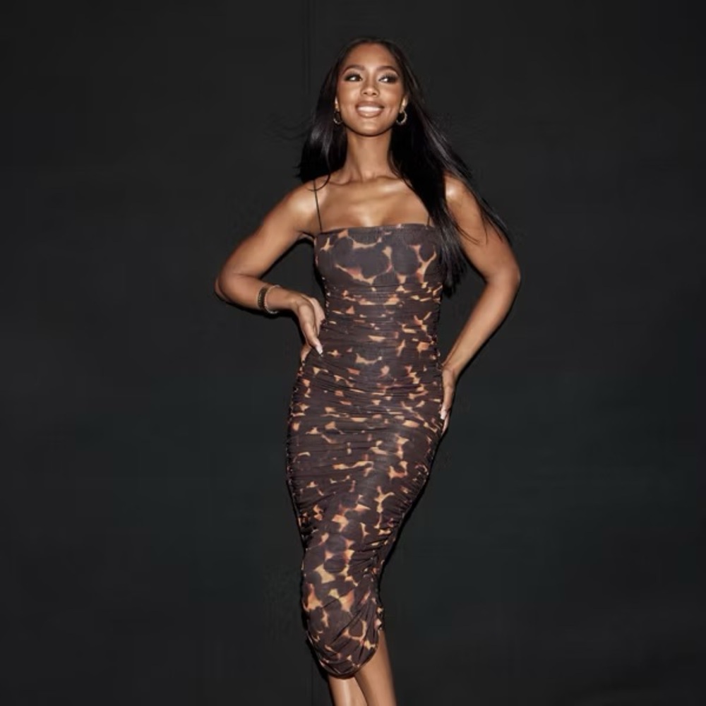 Chic Leopard Print Strapless Dress